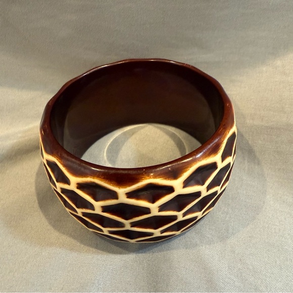 Unknown Jewelry - Galalith 3”Diameter 1.75” Wide Bangle Bracelet Honeycomb Raised Pattern EUC